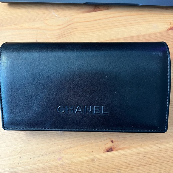 Authentic Chanel sunglasses in Purple/Burgundy - Picture 6 of 8